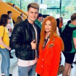 Filip Zabielski Instagram - Zdjęcie razem z filmową Wiktorią, którą gra @truebeautyisinternal 🔥 Niestety sporo osób śmieje się z tego, że nagrywamy film pełnometrażowy. „to będzie totalne dno i żenada” Takie komentarze zdecydowanie nie wpływają dobrze na naszą pracę 😞 Uwierzcie, że wkładamy w ten film dużo energii i serduszka ❤️ Wszyscy chcemy pokazać się z jak najlepszej strony. Proszę poczekajcie do filmu i wtedy oceńcie a nie po relacjach na story 🙏🏻 Gdy nie kręcimy scen staramy się wyluzować i na spokojnie pogadać, dlatego może Wam się wydawać, że nie podchodzimy do sprawy na poważnie. Przed filmem był casting w którym brało udział bardzo dużo osób więc nie jesteśmy tu przypadkiem. Dziękuję za przeczytanie ❤️ Wroclaw, Poland