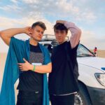 Filip Zabielski Instagram - Jechaliśmy na środek pystyni Sahara i w połowie drogi pękła nam opona. Na początku trochę się przestraszyliśmy, że bedą kłopoty ale na szczęście była opona zapasowa 😎Skorzystaliśmy z okazji i porobiliśmy trochę fotek 🔥 Które zdjęcie Wam się najbardziej podoba? 💓 #discovertunisia #tunisia #tunezja #zakochaniwtunezji #sunfun #sunfunholidays @sunfunholidays @discover_tunisia Sahara Tunisia - Desert