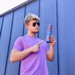 Filip Zabielski Instagram - Czy próbowaliście już nowych smaków ciastek HIT? 😎 Słodziak Mango i Dzika Borówka? Dajcie znać, który Wam bardziej smakuje i nagrywajcie z nami duety na TikToku! 🔥#SłodziakMango #DzikaBorówka Warsaw, Poland