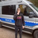 Filip Zabielski Instagram - Dawno nic nie dodawałem jak tam u Was? Jak wiecie znowu zostałem w domu sam i było mi troche smutno.... ale na szczęście odwiedziła mnie Policja więc dzisiejszy dzień był bardzo pozytywny i udany! 😄 Dziękuję za odwiedziny i Pozdrawiam Panów Policjantów! 🥰 Konstancin-Jeziorna