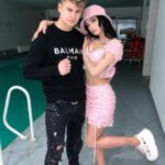 Filip Zabielski Instagram - Myślałem, że rok 2020 już mnie niczym nie zaskoczy a jednak 🤪 Tak jakoś wyszło samo z siebie i tyle haha ważne, że my się czujemy dobrze ze sobą ❤️ No i co jak co ale uważam, że serio dobrze razem wyglądamy 😍🔥 Konstancin-Jeziorna