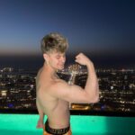 Filip Zabielski Instagram - Mało wstawiam zdjęć więc kilka fotek z Dubaju ☺️ Macie w planach jakieś wyjazdy w te wakacje jeszcze? Ja po wygranej walce na @famemmatv zamierzam wylecieć w jakieś ciepłe ładne miejsce żeby sobie odpocząć 🥰 #polishboy Dubai, United Arab Emirates - UAE