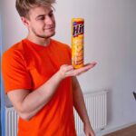 Filip Zabielski Instagram - Czy próbowaliście już nowych smaków ciastek HIT? 😎 Słodziak Mango i Dzika Borówka? Dajcie znać, który Wam bardziej smakuje i nagrywajcie z nami duety na TikToku! 🔥#SłodziakMango #DzikaBorówka Warsaw, Poland