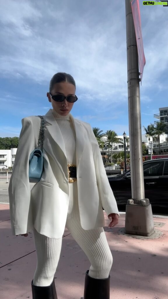 Flavia Pavanelli Instagram - Lunch of the day 🧚🏼‍♀️ Aproveitando que estou de blazer @shopyouse para avisar vocês que nosso site está com até 50% off! Já tem bastante coisa esgotando… shopyouse.com.br Miami Design District