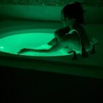 Flavia Pavanelli Instagram - 🛁🫧 glow in the dark o que acharam? ✨ Orlando, Florida