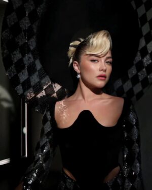 Florence Pugh Instagram - This evening.. 
we’ve been squealing and sharing moments for the last two days. 
An actual dream supporting my friend and unbelievably talented designer @harris_reed. Wearing your clothes is like being given the best key to the best dress up box there is. 
It’s full and alive and full to the brim with love. Thank you my darling for including me and such a massive well done for all that you’ve made and achieved! 
#alltheworldsastage
