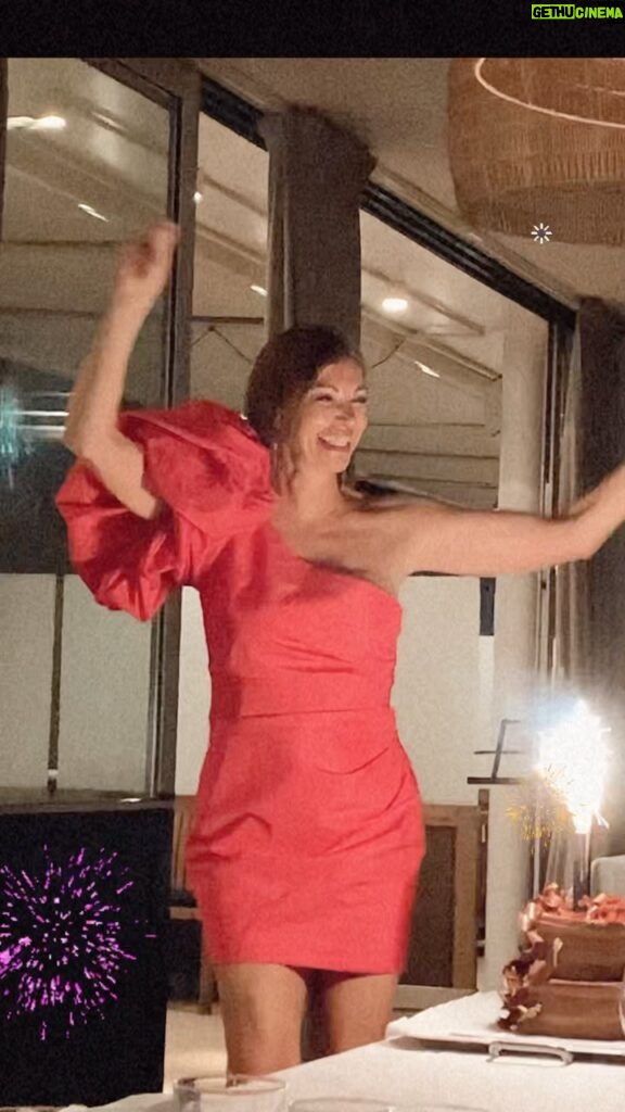 Florencia Ortiz Instagram - Cuando tu amiga hermosa sabe lo que es festejar!!! 😃 Noche maravillosaaa! FELIZ CUMPLEEE NEUS de mi ❤!! Barcelona, Spain