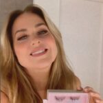 Florencia Ortiz Instagram - Hoy es el Lanzamiento de las nuevas pestañas NATURAL COLECCION de @hollylash_spain Son espectaculares, super practicas y fáciles de poner. Tienen 10 micro imanes. Te delineas y las pegas. Para festejar te dejo este video. 😁🎉 https://hollylash.com/collections/natural-collection Barcelona, Spain