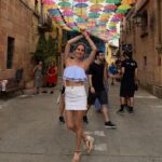 Florencia Ortiz Instagram – Emocionante ver a @fitopaezmusica en Barcelona.  @lucasinza @silvi419 @ignvalle @magdalenabischoff @kiiaraafb_ 🌈 Pueblo Español, Barcelona