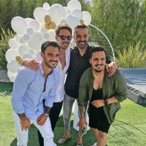 Florent André Instagram - 30 ans 🎂 
le temps passe mais la famille et les amis restent ❤️
Merci a tous de m’avoir souhaités mon anniversaire 😘😘