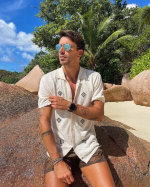 Florent André Instagram - Voir le monde de ses yeux est mille fois mieux que n'importe quel rêve 🌍 🤩