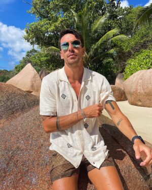 Florent André Instagram - Voir le monde de ses yeux est mille fois mieux que n'importe quel rêve 🌍 🤩