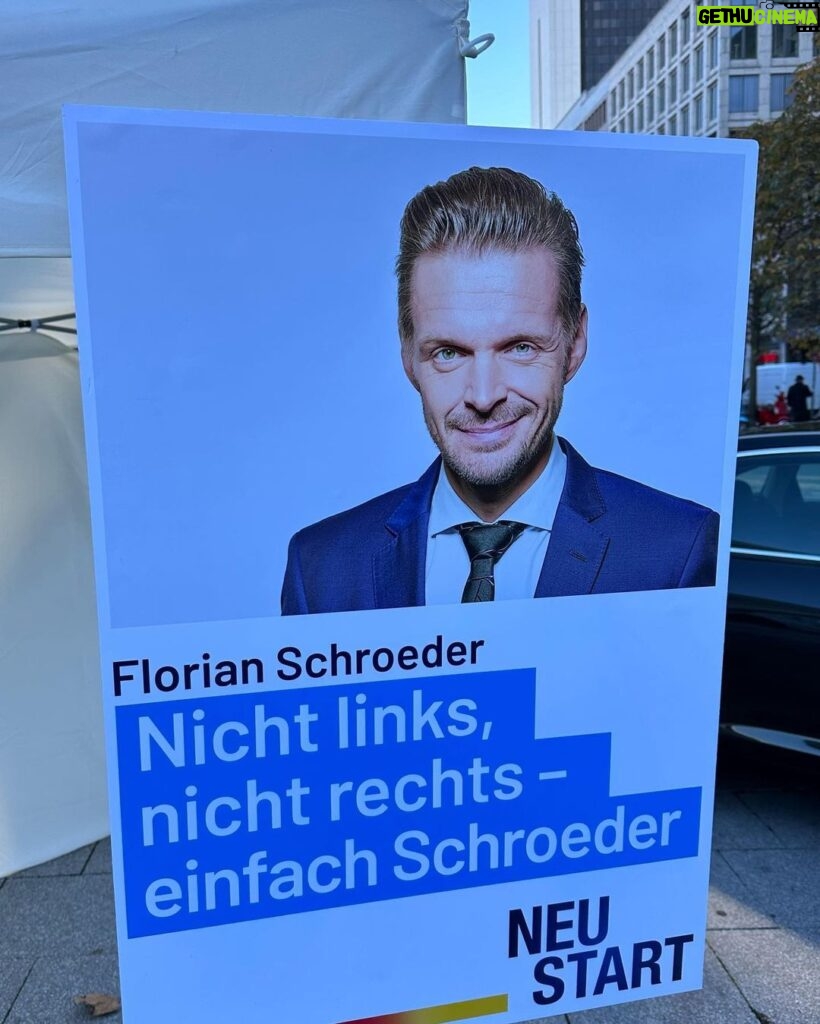 Florian Schroeder Instagram - Lange war es Satire, eine lustige Nummer in meinem Programm. Doch langsam wird es ernst. Ich bin sehr aufgeregt und freue mich, Euch hier schon sehr bald mehr erzählen zu können... #politik #partei #neustart #neuewege Berlin, Germany