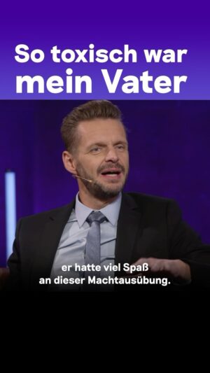 Florian Schroeder Instagram - Wenn jemand sagt, ihr wärt wie eure Eltern – ist das für euch ein Kompliment oder eine Beleidigung? 

Florian @schroeder_live hatte sein Leben lang Angst, wie sein Vater zu werden. Der war nämlich kriminell, hat ihn herablassend und wenig respektvoll behandelt, war unzuverlässig. In seinen späten Zwanzigern hat Florian dann gemerkt: Er selbst verhält sich auch arrogant und abweisend – obwohl er doch seine ganze Jugend nur das Ziel hatte, nicht zu werden wie sein Vater. Welche Erkenntnis ihm dabei geholfen hat, offener und freundlicher auf Menschen zuzugehen, und welchen Einfluss es auf ihn hatte, dass er nach seinem 10. Lebensjahr nie wieder Kontakt zu seinem Vater hatte, das erzählt Florian im Gesamttalk in der @ardmediathek. Link in unserer Bio! #vater #truecrime #deepunddeutlich #florianschroeder