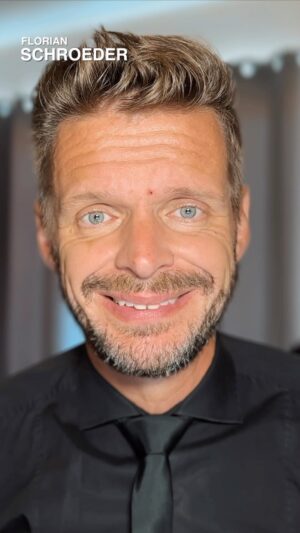 Florian Schroeder Instagram - Wer von euch hat schon den neuen Satirischen Wochenrückblick gesehen? 👍🏽