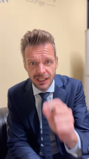 Florian Schroeder Instagram - SCHLUSS JETZT! - ab sofort officially sponsored by Deutscher Bauernverband! https://www.florian-schroeder.com/tickets-termine/