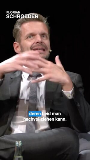 Florian Schroeder Instagram - Gibt es für dich einen Unterschied zwischen Mitgefühl und Mitleid? 🤷🏽‍♂️