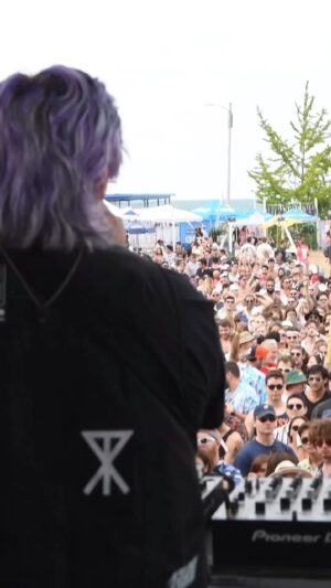 Flux Pavilion Instagram - who’s gonna sing along?… 

🎥 @juju.ro

#icantstop #circusrecords #dubstep