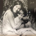 Francesco Apolloni Instagram - Oggi sono nato e celebro e dedico questo giorno alla donna che ha avuto il coraggio di mettermi al mondo @luigiaalbina ❤️🌻