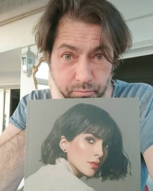 Francesco Apolloni Instagram - La vedete questa meravigliosa donna ? Ha pubblicato il suo primo romanzo @rociommorales sei una donna speciale piena di talento ma soprattutto sei un bellissimo essere umano 🖤 @raoulbovagram @alessiopiccirillo_pr #unpostotuttomio
Edito da #sonzogno #sonzognoeditore