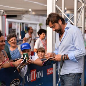 Francesco Apolloni Instagram - E' sempre una gioia tornare  al @giffonifilmfestival e incontrare i  ragazzi ❤️ @giffoni_experience 🙏 @Jacopo @lucaapolito @imdanielbondi @startalentiofficial @lascisci @tt_agencysrl