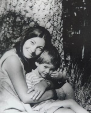 Francesco Apolloni Instagram - Ebbene sì oggi sono nato , e in questa occasione voglio ringraziare questa donna @luigiaalbina che ha avuto il coraggio di mettermi al mondo... senza il coraggio delle donne saremmo ben poca cosa grazie a mia nonna Maria che ha contribuito a farmi crescere a Marcello, grazie a  tutti i miei amici che mi vogliono e mi hanno voluto bene grazie a tutti i miei insegnati e a tutte le persone che mi supportano e  mi aiutano a diventare un essere umano migliore grazie a tutti voi per essere nella mia vita ❤️