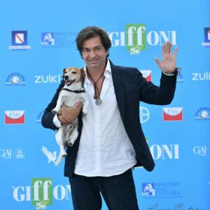 Francesco Apolloni Instagram - Ritornare al @giffoni_experience e come tornare a casa ... Parlare con i ragazzi  @giffonifilmfestival e come respirare sogni a pieni polmoni e poi ricevere due premi non ho parole solo gratitudine 🙏 @jack_gubitosi @claudiogubitosi_gff @lucaapolito @minerva_pictures @tiziana_dimatteo1 @tt_agencysrl @gianlucacurti1 @iamdanielbondi @apai @startalentiofficial  photo by @luciano_squitieri_photography
