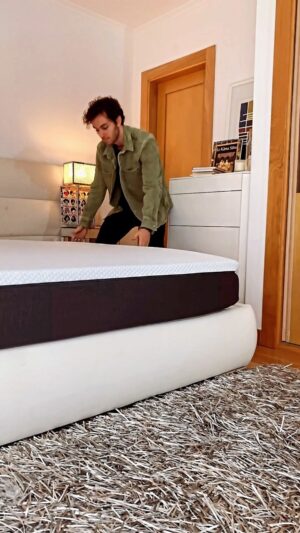 Francisco Fernández Instagram - Aqui está o unboxing do meu colchão @emma_colchao como prometido! Não podia estar mais contente! 🙌✨

 #EmmaSleep #EmmaHolidays #dontworrysleephappy #colchaoemma
#WorldSleepDay #Awakenyourbest
