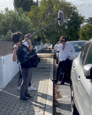 Francisco Fernández Instagram - A @mafaldacreative e @marianabossy andam a tentar salvar a net e convidaram-me para fazer parte dessa aventura. Vão a correr ao canal de YouTube da Mafalda e vejam tudo! 🙌✨