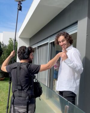 Francisco Fernández Instagram - A @mafaldacreative e @marianabossy andam a tentar salvar a net e convidaram-me para fazer parte dessa aventura. Vão a correr ao canal de YouTube da Mafalda e vejam tudo! 🙌✨