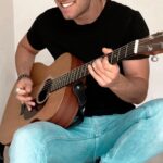 Francisco Fernández Instagram - Já viram o vídeo da Faith? Vão lá ao YouTube e comentem com um “🌵” para eu saber que vieram da minha parte 😏 Link na bio 🙌♥️