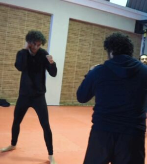 Francisco Fernández Instagram - It’s a real pleasure to learn from the best in the business 👊🏼 @madstunts 
 #gettingreadyforjohnwick5