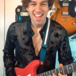 Francisco Fernández Instagram - 🦋Wild Blue Tones 🦋 #johnmayer #continuum #gravity #sobrock #sobrocktour #wildblue #marknopfler #direstraits #guitarsolo #guitar #rock #wherethelightis #strat #straturday #stratocaster #guitarplayer #guitarsolo #guitar #fender #johnmayer #srv #davidguilmour @johnmayer @soundofguitars @riffwars @solo_section @a_six_stringthing @6stringsdaily @guitarsdaily @guitarsarebetter @guitarsecret @guitarstars @johnmayergear @johnmayersolos @johnmayerusa