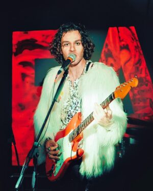 Francisco Fernández Instagram - Do you fancy some glam rock? 
@theredbeds