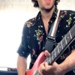 Francisco Fernández Instagram - Do you feel like I do? 🍄 . . #doyoufeellikewedo #peterframpton #guitarsolo #guitar #rock #framptoncomesalive #strat #straturday #stratocaster #fender #johnmayer #srv #davidguilmour @mrpeterframpton @soundofguitars @riffwars @solo_section @a_six_stringthing @6stringsdaily @guitarsdaily @guitarsarebetter @guitarsecret @guitarstars