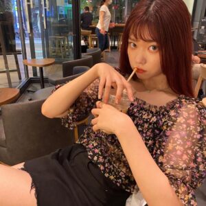 Fukutomi Tsuki Instagram - 上目遣いのつもりがただの怒ってるような表情になっています笑笑

何飲んでるの！？って質問が多かったのですが、ソイラテです！店員のお姉さんの好きな飲み方らしくて同じにしちゃいました♡

皆さんの好きなスタバのカスタムとかってありますか！？

오랜만에 스타벅스에서 소이라떼를  마셨습니다 >< 

여러분이 추천하는 스타벅스 커스텀 있습니까!? 

#スターバックス 
#스타벅스