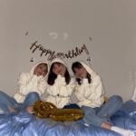 Fukutomi Tsuki Instagram - 改めて！💗 少し遅れの誕生日会をふきのとうで💗 忙しい2人なのにこんな最高のサプライズを準備してくれてもう、嬉しすぎました😭💗 本当にありがとう！ お揃いのパーカーをプレゼントしてくれました💗 それから3人おそろいで、サンリオピューロランドに行ってきました💗 ピューロランドの写真は次の投稿をお楽しみに！ 誕生日が終わってからも沢山の方が祝ってくれて本当に幸せ者です！ 皆さん残りの2020年も幸せに過ごしてくださいね！ 조금 지연의 생일 파티를 후키노토우에서 💗 이런 최고의 서프라이즈를 준비해줘서 너무 기뻤습니다 😭💗 정말 고마워요!!! 같은 파카를 선물로 줬어요 💗 그리고 3명으로 산리오쀼로랜드 에 다녀왔습니다 💗 쀼로랜드의 사진은 다음의 투고를 기대하세요! 생일이 끝나고도 많은 분들이 축해줘서 정말 감사합니다! 여러분 나머지 2020년도 행복하게 지내세요!