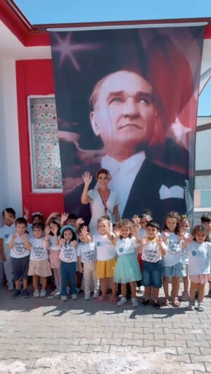 Gülben Ergen Instagram - Ey Büyük #Atatürk 🇹🇷

Açtığın yolda, gösterdiğin hedefe durmadan, yılmadan yürüyeceğime and içerim🇹🇷

#cumhuriyet100yaşında