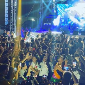 Gülben Ergen Instagram - Doğduğum güne bu kadar sevindiğim bir yaşım daha önce oldu mu bilmiyorum…

Hayatın bana verdiği eşsiz değerlerime şükürüm hiç bitmeyecek. 

Çok mutluyum🧿

#25Ağustos2023