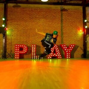 Gabe De Guzman Instagram - THAT GO! 🪄 @thuggerthugger1
—————————————————
keepin this energy bc y’all know what month it is. 🥳

steps: @dextercarr 🔥
film: @shanebruce 🎥
studio: @theplaygroundla 💯
——————————————
#GabeDeGuzman #Dance #LA #Class #HipHop #Choreo #DexterCarr #Playground #Viral #Explore #Trending