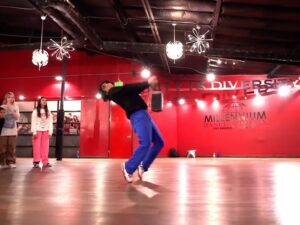 Gabe De Guzman Instagram - GANGSTA BOO 👻 @icespice @liltjay
—————————————————————
believe it or not, this was my first time taking kelly’s class lol.

choreo: @kellysweeney1 🔥 #KellySweeneyChoreo
filmed: @ant.artefakt 🎥
studio: @mdcdance 💯
——————————————
#GabeDeGuzman #Dance #HipHop #LA #Class #Viral #Explore #Trending #IceSpice