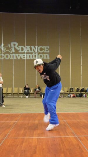 Gabe De Guzman Instagram - LOSE CONTROL 😵‍💫 @missymisdemeanorelliott
———————————————
choreo: 🙋🏻‍♂️ #GabeDeGuzmanChoreography
📍: @dancekar 💫
filmed: @natejavi 🎥
———————————
#GabeDeGuzman #Dance #HipHop #LA #Reel #Class #Convention #KAR #Viral #Explore #Trending #MissyElliott