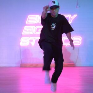 Gabe De Guzman Instagram - PART TWO: 2022 CLASS CHOREOS. 🕺🏻

PICK YOUR FAVORITE(S):

1. CA$H IN CA$H OUT
2. JIMMY COOKS (COLLAB W/ @alyshapercy.)
3. HOT SH*T
4. DNA
5. DANCE NOW
6. START A RIOT
7. WELCOME TO MY HOOD (REMIX)
8. LPFJ2