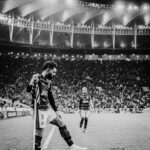 Gabigol Instagram - Quando o Flamengo vence, há mais amor nos morros, mais doçura nos lares, mais vibração nas ruas, a vida canta, os ânimos se roboram, o homem trabalha mais e melhor, os filhos ganham presentes. Há beijos nas praças e nos jardins, porque a alma está em paz,está feliz. O Flamengo não pode perder, não deve perder.