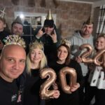 Gabriel Clemens Instagram - Frohes neues Jahr 🍀🥂 #happynewyear #2024