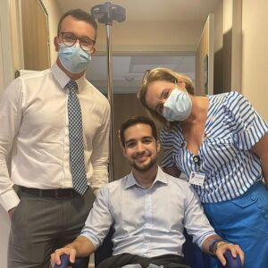 Gabriel Luiz Instagram - Foram esses dois que me acolheram no hospital, quando eu mais exigia cuidado. E eu só fui embora quando tiveram certeza que eu já estava seguro. Não passaram um dia sequer sem me ver, sem me ouvir. Sei que sou forte. Mas é graças à força deles também que, lá no fundo, eu sabia que daria conta