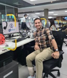 Gabriel Luiz Instagram - @gabluiz está oficialmente de volta a nossa redação e não poderíamos estar mais felizes! 💙 Bem vindo de volta, Gabriel, estávamos com saudade! #Globobrasilia #GloboDF #Brasilia #DF #Talento #Redação #Repórter