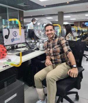 Gabriel Luiz Instagram - @gabluiz está oficialmente de volta a nossa redação e não poderíamos estar mais felizes! 💙

Bem vindo de volta, Gabriel, estávamos com saudade!

#Globobrasilia #GloboDF #Brasilia #DF #Talento #Redação #Repórter