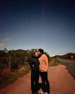 Gabriel Luiz Instagram - É debaixo das estrelas que a gente ilumina nosso caminho. E com você, @lucasmachdo, o universo te presenteou com um brilho próprio. Sua alegria, seu amor e a dedicação que você coloca em tudo o que você faz tornam você simplesmente imbatível. Mas isso você já sabia desde criança. É que saltos e piruetas só são naturais pra quem é leve de espírito 🤸‍♂️