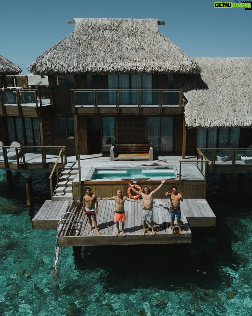 Gabriel Medina Instagram - Thanks @conradboraboranui what a place. Especial days in paradise 💙✌️ photos: @sadry78 Bora Bora